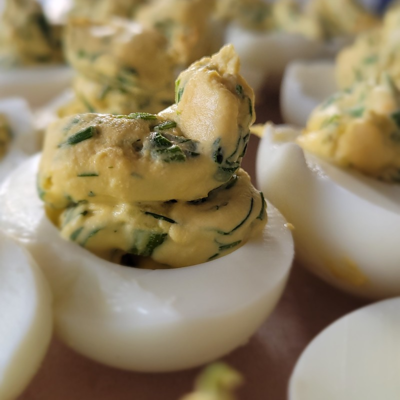 3 idées magiques pour sauver vos échalotes et votre aneth (avant qu'ils ne finissent aux oubliettes)