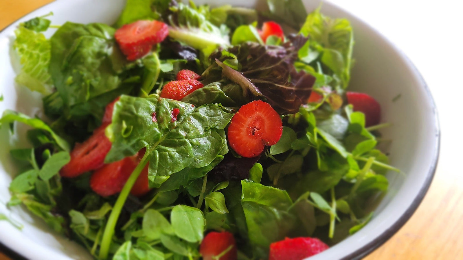 L’Art de la salade « pas plate » : Comment transformer tes récoltes en chefs-d’œuvre