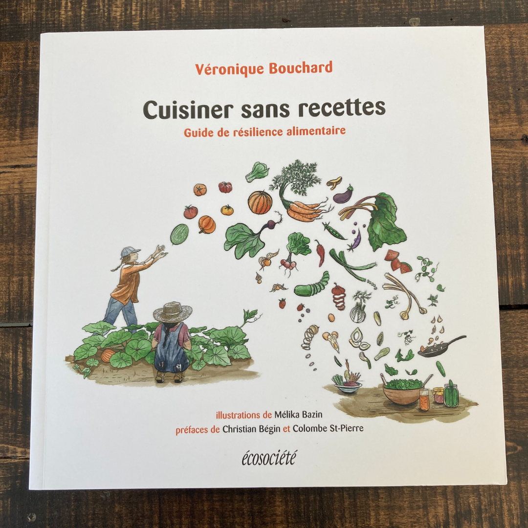 Couverture du "Livre - Cuisiner Sans Recettes" de Véronique Bouchard, avec illustrations de Mélika Bazin. Deux jardiniers apparaissent parmi des légumes et des ustensiles de cuisine vibrants, mettant l'accent sur l'autonomie alimentaire sur fond de surface en bois. Marque : TS.